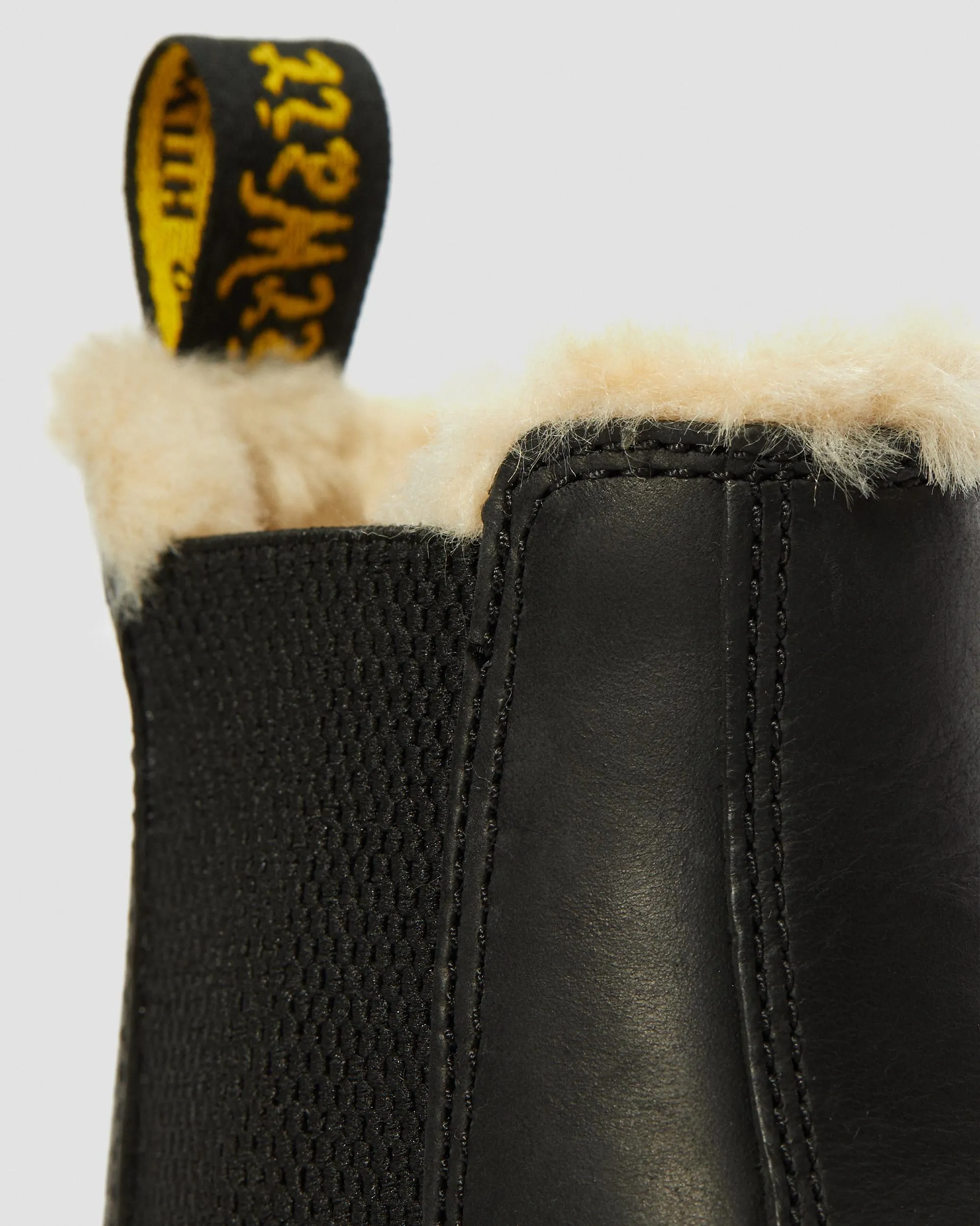 2976 Women's Chelsea boots with faux fur lining Dr. Martens