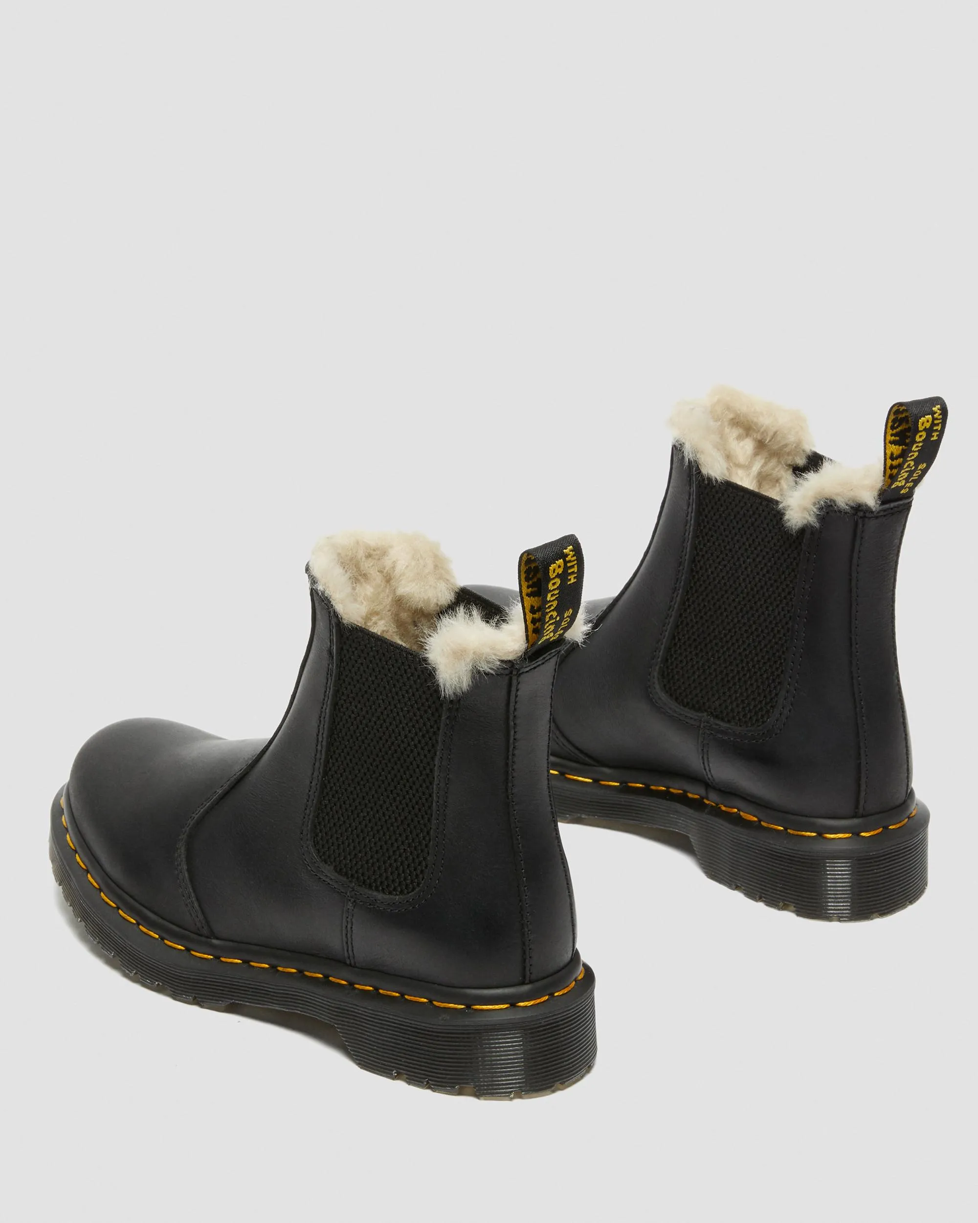 2976 Women's Chelsea boots with faux fur lining Dr. Martens